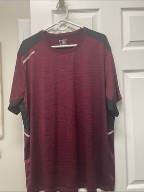 Liberty Pro Men's Maroon Short-Sleeve Athletic Tee with Black Panels